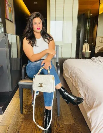 Call Girls in Vadodara